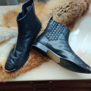Ted Baker London Chelsea Booties With Back Bow Size 38.5